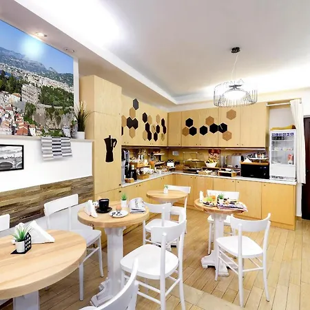 Bed & Breakfast Queen