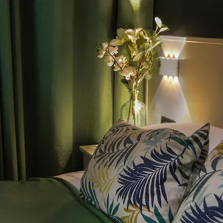 Queen Bed & Breakfast 4*