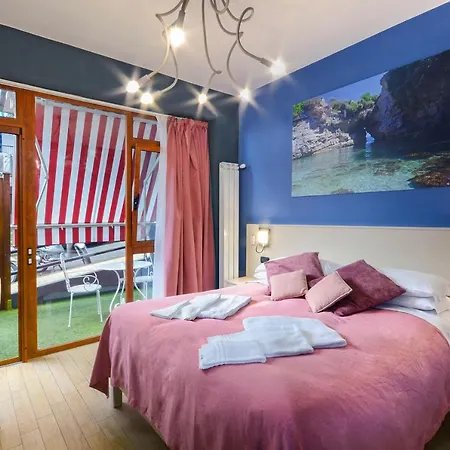 Queen Bed & Breakfast