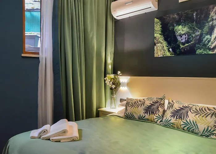 Queen Bed and Breakfast