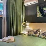 Queen Bed and breakfast