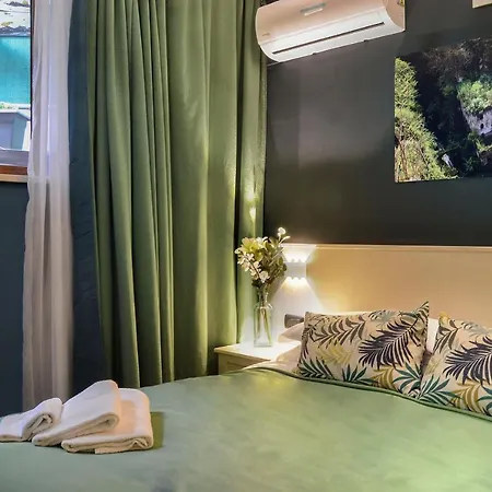 Queen Bed & Breakfast